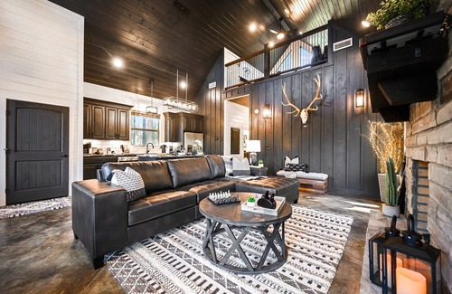 Pickens Cabin | Modern Wellness Retreat | Yoga EV Pet Friendly