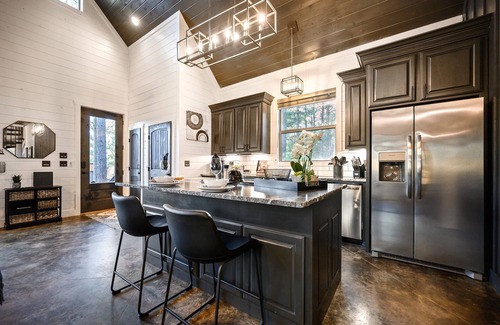 Pickens Cabin | Modern Wellness Retreat | Yoga EV Pet Friendly