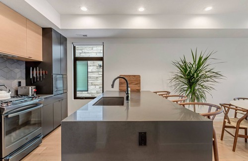 People's Freeway House | Modern West Townhome: 3BR/3.5BA. 2 King Suites + Queen Suite Downstairs