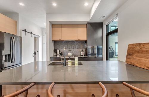 People's Freeway House | Modern West Townhome: 3BR/3.5BA. 2 King Suites + Queen Suite Downstairs