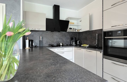 Bad Oeynhausen Apartment | Modern Wohnen mit Smarttv, Parkplatz und Küche
