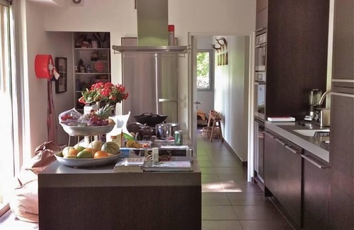 Biscarrosse House | Modern wooden villa on large lot with heated pool located in the Golf of Biscarrosse.