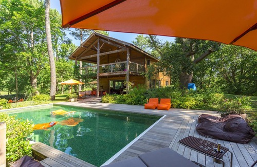 Biscarrosse House | Modern wooden villa on large lot with heated pool located in the Golf of Biscarrosse.