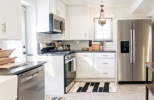 Central Oklahoma City Apartment | Modern Writers Nook