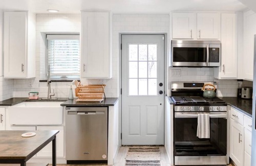Central Oklahoma City Apartment | Modern Writers Nook
