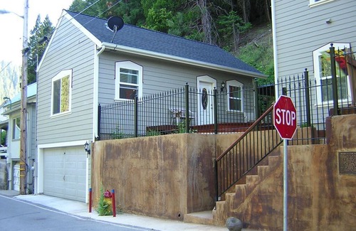 Downieville House | Modern Yet Historic Downie Quarters with Riverview
