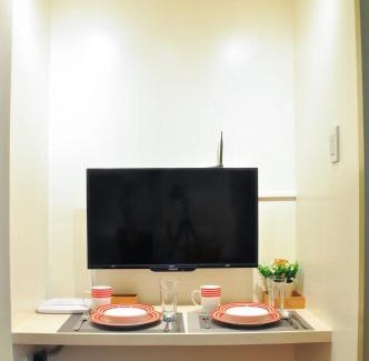 Pio del Pilar Apartment | Modern Zen 1-bedroom with balcony
