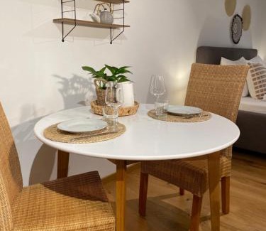 Straubing Apartment | Modern Zentral Parkplatz Terasse Netflix