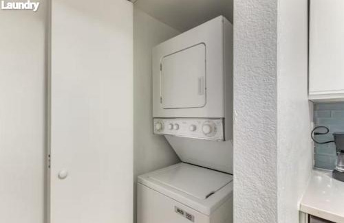 Devonshire Estates Apartment | Modern2brapartmentkingbedpoolwifiwdac