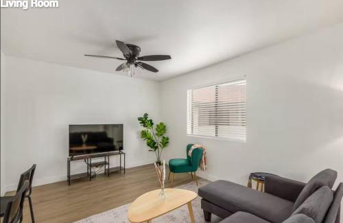 Devonshire Estates Apartment | Modern2brapartmentkingbedpoolwifiwdac