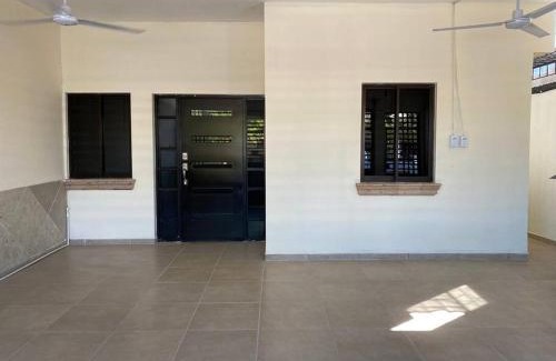 Los Mochis House | Moderna Casa con Jacuzzi Hidromasaje