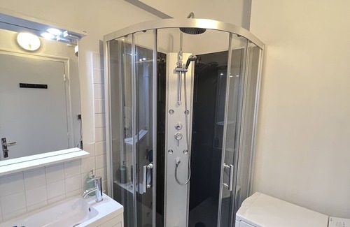 Chateauroux Apartment | - Moderna -