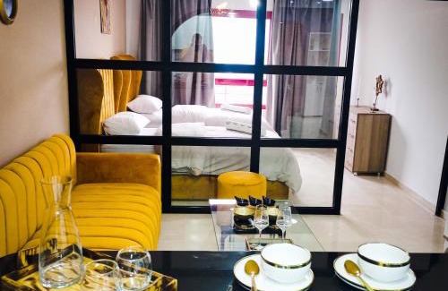 Tangier Apartment | Moderne Appartement au plein Centre-Ville en Face Hilton & la Gare de Train TGV avec climatisation N2