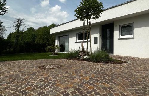 Waldshut-Tiengen House | Moderne Ferienwohnung Rhenum mit Wallbox