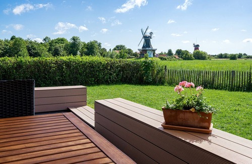 Greetsiel Apartment | Moderne Ferienwohnung "köken" mit Blick auf die Greetsieler Zwillingsmühlen