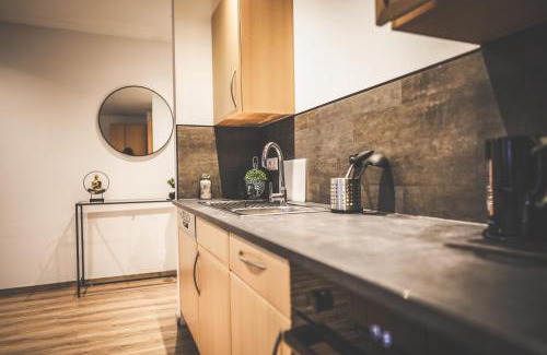 Sinsheim Apartment | Moderne Ferienwohnung mit Kochinsel in Sinsheim Zentral ruhig und Netflix - Erstbezug WeHome Komfort