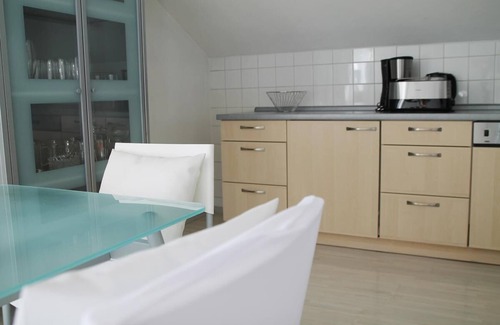 Lam Apartment | Moderne Fewo mit geräumigen Sonnenbalkon und Sauna im Hau