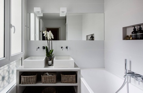 Quartier de l'Ecole-Militaire Apartment | Moderne Flat in Historic Architecture Building