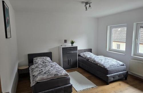 Bauerbach Apartment | Moderne großzügige Wohnung zu vermieten