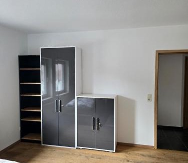 Bauerbach Apartment | Moderne großzügige Wohnung zu vermieten