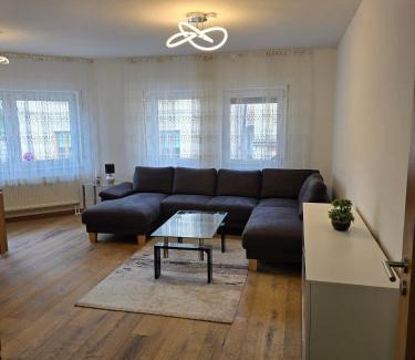 Bauerbach Apartment | Moderne großzügige Wohnung zu vermieten