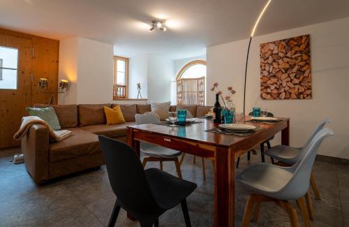 Guarda Apartment | Moderne helle Ferienwohnung 1-6 Pers - Chasa32 in Guarda