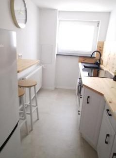 Karlshagen Apartment | Moderne Souterrain Ferienwohnung im Zentrum von Karlshagen