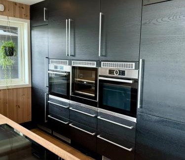Alta Villa | Moderne villa med badstu og privat parkering med el lader