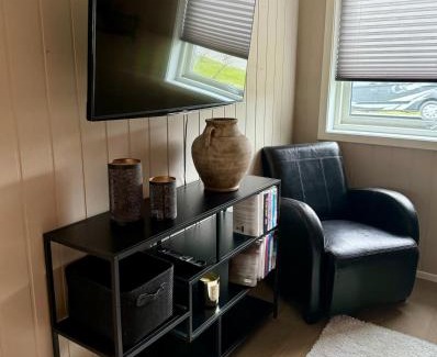 Alta Villa | Moderne villa med badstu og privat parkering med el lader