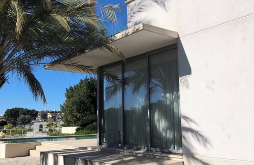 Saint Antoine Villa | Moderne Villa mit Meerblick und Schönem Garten