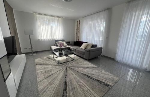 Sandershausen Apartment | Moderne Wohnung für bis zu 8 Personen mit großem Balkon