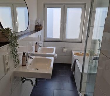 Zulpich Apartment | Moderne Wohnung mit Sauna