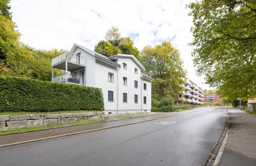 St. Gallen Apartment | Modernes Apartment mit Balkon und Parkplatz, Nähe See