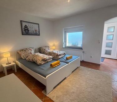 Rhein-Erft-Kreis District Apartment | Modernes Apartment mit Parkplatz