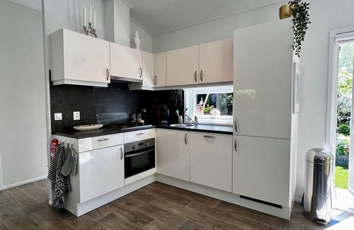 Sint Maartensvlotbrug House | Modernes Chalet im Park Campanula mit Schönem Garten mit Privatsphäre, 2 Personen, Wlan, Haustier Wilkommen