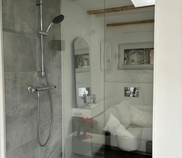Unterrath House | Modernes Studio mit en-Suite Bad & bester Anbindung
