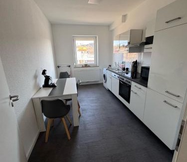 Villingen-Schwenningen House | Modernes Zimmer am Campus 1 mit Gemeinschaftsbad
