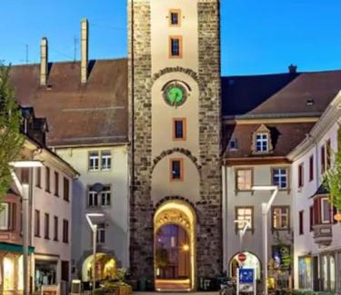 Villingen-Schwenningen House | Modernes Zimmer am Campus 1 mit Gemeinschaftsbad