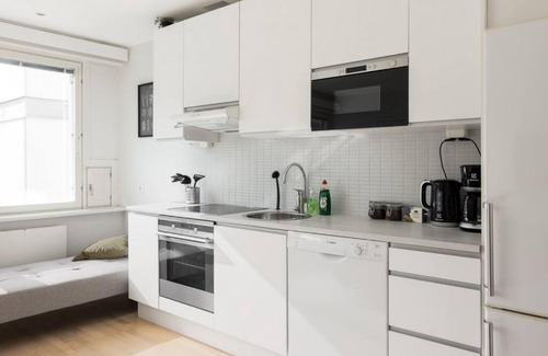 Alppiharju Apartment | Moderni asunto kalliossa