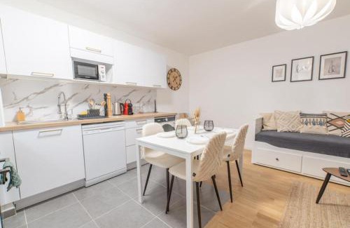 Romainville Apartment | Modernité aux Portes de Paris avec terrasse