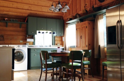 Lake City Cabin | Modernized 1940s Cabin - Sleeps 10 - Free canoe & kayak use! - Free firewood
