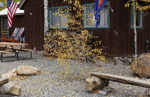 Lake City Cabin | Modernized 1940s Cabin - Sleeps 10 - Free canoe & kayak use! - Free firewood