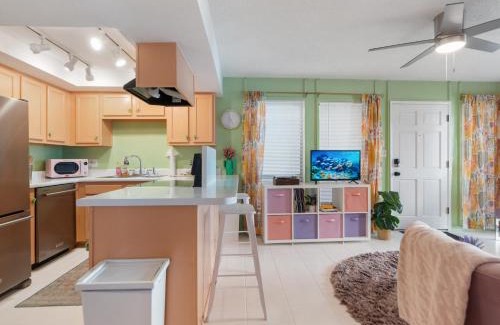 Marble House | Modernized 1br Condo W Shared Pool & Spa