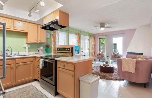 Marble House | Modernized 1br Condo W Shared Pool & Spa