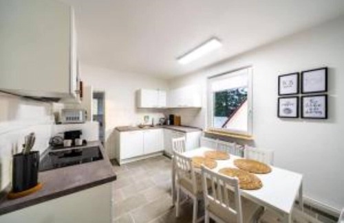 Rinteln Apartment | Modernized old building 3-room apartment