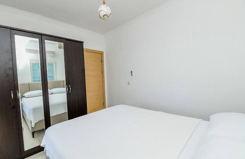 Mentese Apartment | Modernly Designed 2BR Villa W/ Communal Pool & Balcony Bodrum Apartment 1005