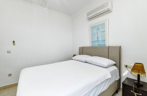 Mentese Apartment | Modernly Designed 2BR Villa W/ Communal Pool & Balcony Bodrum Apartment 1005