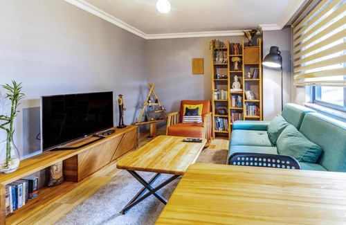 Maltepe Apartment | Modernly Designed Flat Near Metro in Maltepe