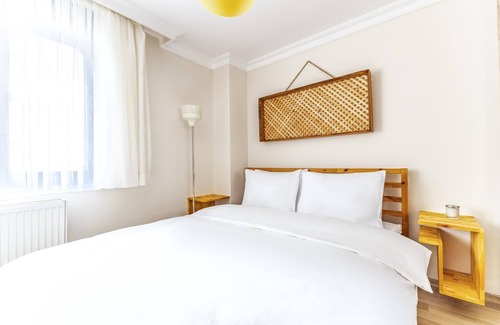 Maltepe Apartment | Modernly Designed Flat Near Metro in Maltepe