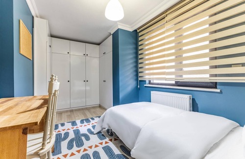 Maltepe Apartment | Modernly Designed Flat Near Metro in Maltepe
